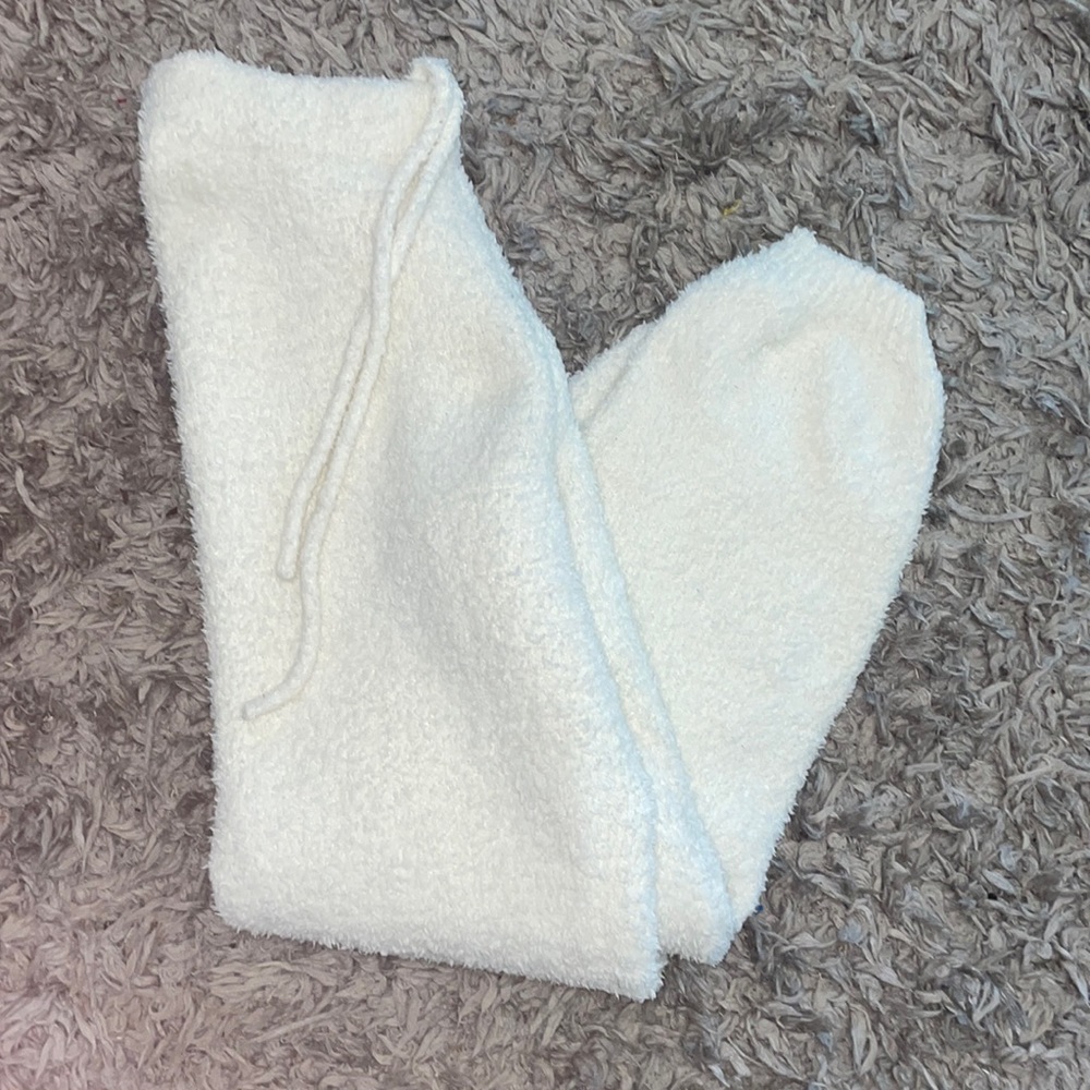 SKIMS fuzzy joggers! NEVER WORN! Size L